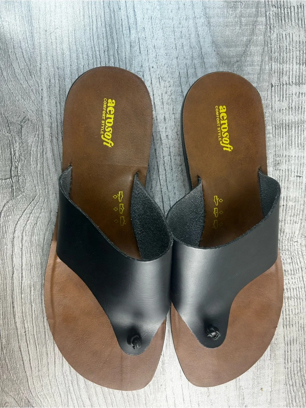 Aerosoft Women’s Size 10  Black Leather Toe-Post Sandals Casual Comfort